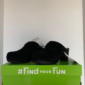 Crocs Sarah suede black clog size 9